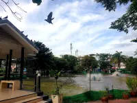 Pet-friendly 4-bedroom house near Bangkok Train-private highspeed WiFi workspace