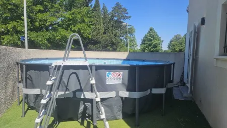 Peaceful house with pool, near Avignon Отели рядом с достопримечательностью «Camping du Grand Bois»