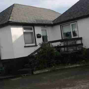 Delphi Cottage Hotel Exterior