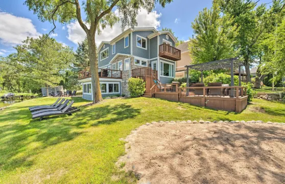 面湖綠洲，帶船塢、火坑、燒烤架