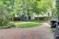 Walkable Apt w/ Off-street Parking in Cheesman! - chambre d’hôtes