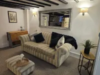 Beautiful historic cottage pets welcome