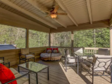 Luxurious King bedroom Suite nestled in the North Georgia Mountains