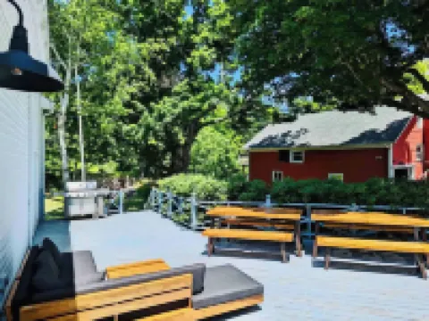 Spacious 5bd/3ba Catskills House w Pool, River/Lake Access, WiFi, A/C & Gameroom