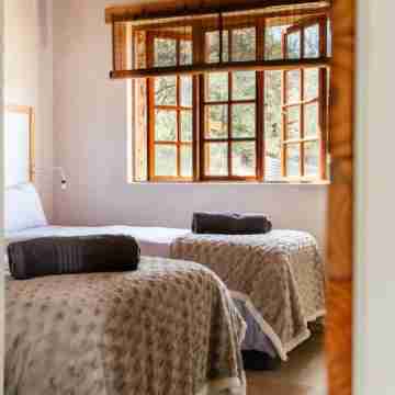 Romantic Stone Cottage overlooking the mountains. Rooms