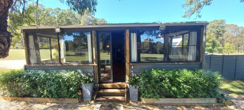Ironbark Cabin, Lovedale Hunter Valley Hotels in Nulkaba