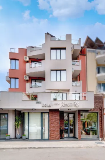 Amon Ra Hotel Family