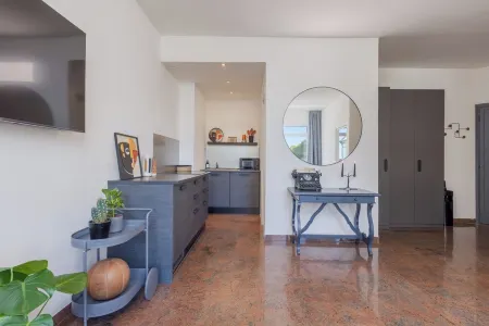 Centrally Located Apartment for 4 People, 1 Minute from the Beach