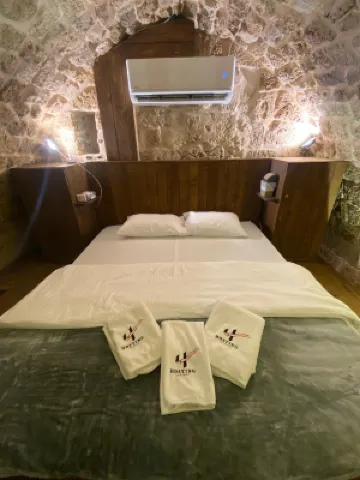 Nina’s House: Charming Loft in 700-Year-Old Gem in heart of Byblos Hotels in Byblos