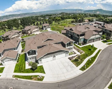 Spacious - Midway Getaway -Majestic Views  4 Bd  4.5 Bath Near Park City Resorts ミッドウェイのホテル