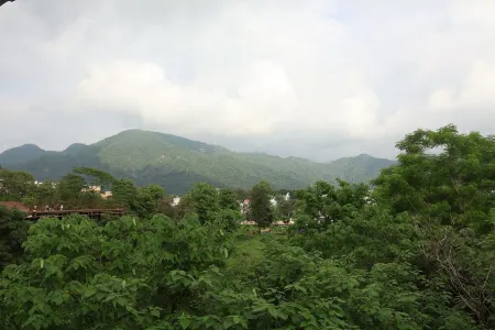 Spacious 6-bedroom apartment with WiFi, AC in Sahastradhara Helipad, Dehradun