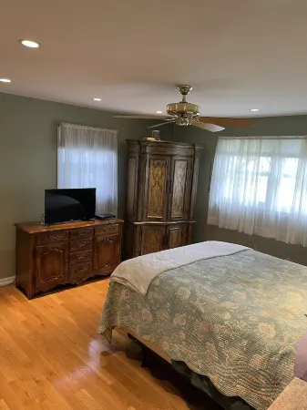 Spacious Hampton Bays Home-Near Shinnecock Hills- Perfect for 2026 US Golf Open!