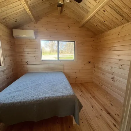 Cozy Cabin on the Canal