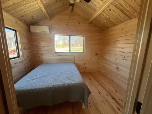 Cozy Cabin on the Canal