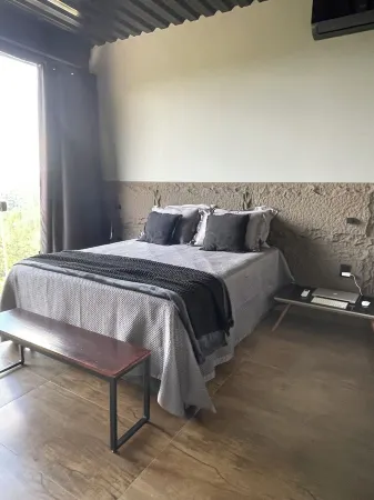 Glass house on the mountain in Macacos, close to waterfalls and ecological trails Отели в г. Nova Lima