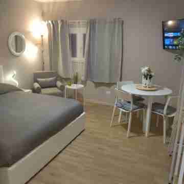 Old Bridge Minisuite Quiet connected studio apartment Rooms