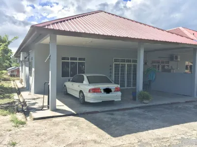 Deena Homestay (Utan Aji), Spacious, 6-8pax, Free Wifi Hotels in 