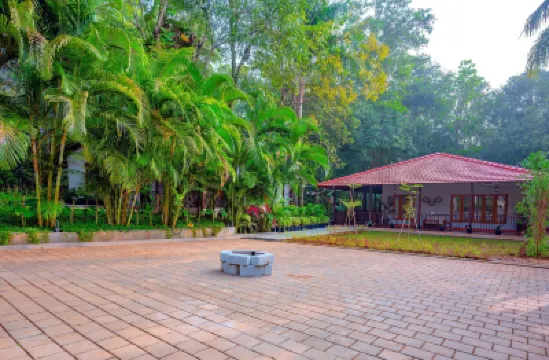 Deep Woodz Home stay by Z Vacations Hotels near Byrapura mountain view