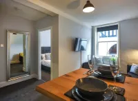 Town Centre Apartment | Sleeps 2-4 | Trendy | Modern | Ideal Getaway