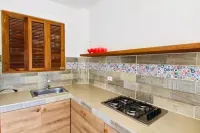 Cabaña Cerca al Mar con Pisicina y AC en Tolú