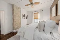 Cozy Luxe Apartment Near Western & St. Joseph’s