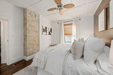 Cozy Luxe Apartment Near Western & St. Joseph’s