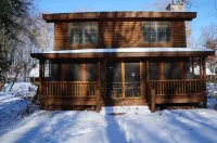 Log Cabin on Serene Goshorn Lake, Minutes From Vibrant Saugatuck & Douglas - Hytter