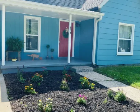 Charming 3-bedroom house near downtown Marshfield 馬什菲爾德酒店