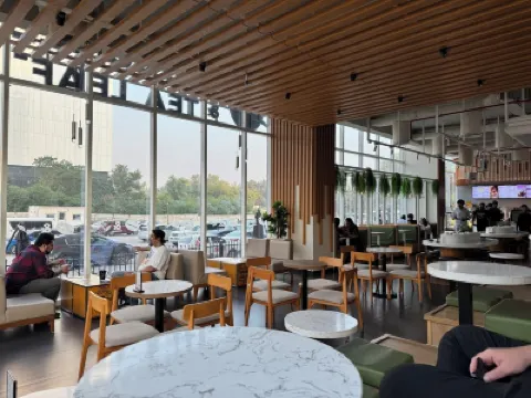 Modern 2-bedroom apartment in Elysium, Islamabad - comfort & city views await! Hotels in 