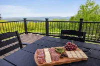 Unreal Mountain Views w/ Hot Tub Near Charming Jim Thorpe & Blue Mountain Skiing