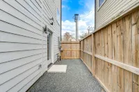 6BR Funhouse w/ Court, Pool Table Dining & TV in Every Bedroom