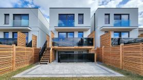 Spacious studio 15min to city center & Airport (FREE PARKING)