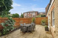 2 Bed Oasis Apartment & Garden Hotels near Hampton Court Palace