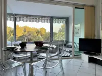 Beautiful air-conditioned studio, sea view, swimming pool and park