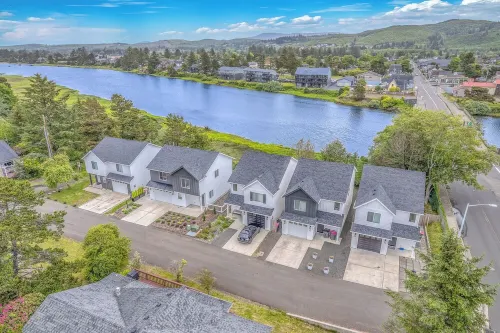 Seaside Riverfront Escape • HotTub • Walk to Beach
