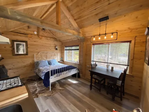 White Pine Acres Cozy couples cabin in lanark private on a large pond & pines