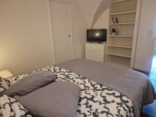 Sleeping in an old cowshed in the heart of the Auvergne volcanoes Hotels in Orcines