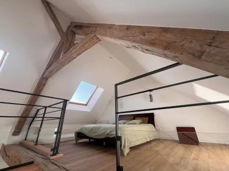 Converted barn with superb canal views