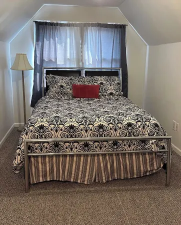 Convenient Victorian suite near City Park, Aggieville, Campus and Downtown