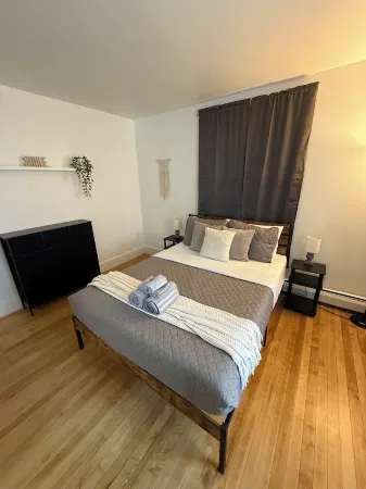 Large 3BD 1st Floor Apartment Minutes from 290