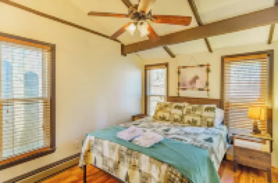 Charming Beech Mountain Chalet – 2BR + Loft - 5 Mins to Ski Slopes & Restaurants