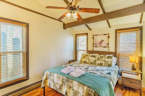 Charming Beech Mountain Chalet – 2BR + Loft - 5 Mins to Ski Slopes & Restaurants