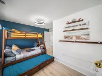 Lakeview Modern Stay Near Beaches, GOTL, and Spire Hotels in Ashtabula