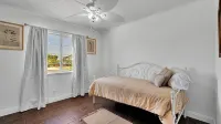 Charming 3-bedroom house in Pleasant Apple Valley with AC, WiFi