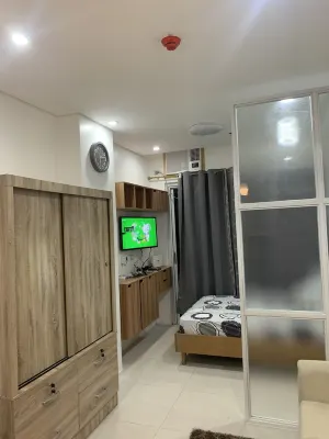 Brand New Condo with pool and gym. One minute walk from Mall