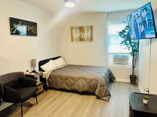 Cozy Hideaway Studio 12 minutes from ATL airport for your quick Getaway or more!