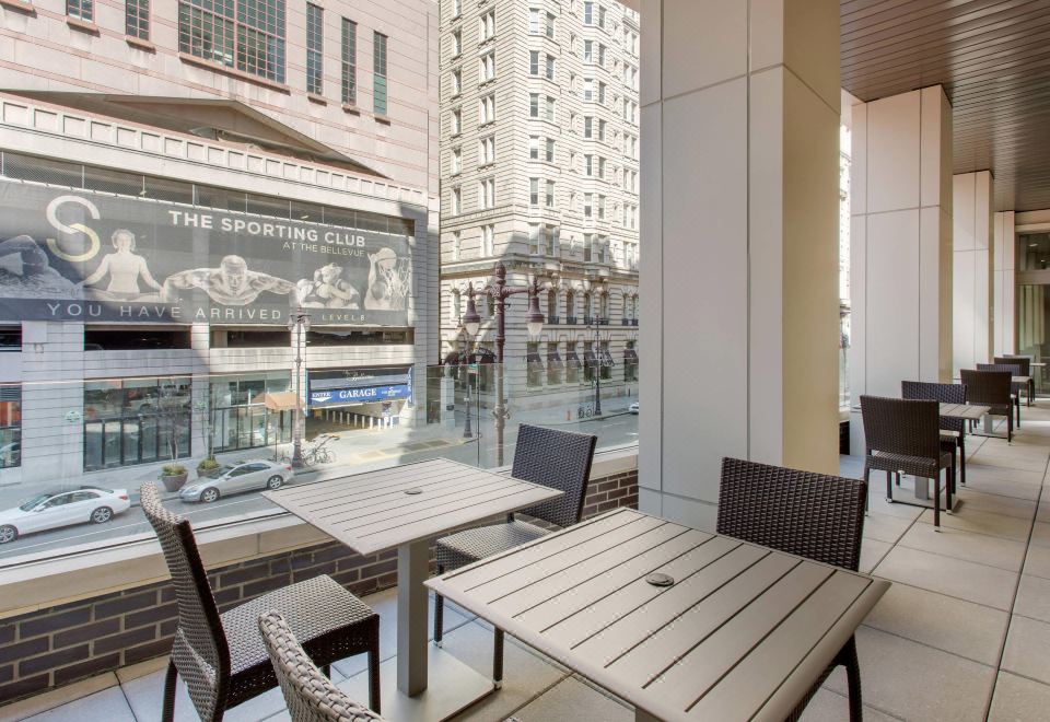 캠브리아 호텔 필라델피아 다운타운의 깔끔한 로비 모습