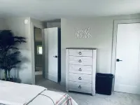 Charming 2-bedroom house in the Walkable Hammondsport Village near Keuka Lake! Hotels in Hammondsport