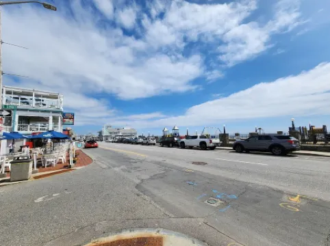 G St Inn Unit 3 Charming 1-bedroom apartment in welcoming Hampton with AC, WiFi