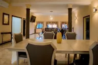 Ocho Rios/Tower Isle Queen Jacuzzi Suite w/balcony/Pool/Opt. Private Chef